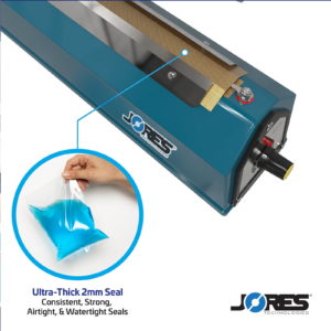 Infografía que muestra una selladora manual por impulso azul JORES TECHNOLOGIES® sobre fondo blanco. La imagen está ampliada mostrando el elemento de sellado. La característica resaltada dice