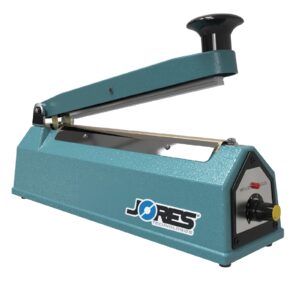Máquina selladora manual por impulso para bolsas de 8 pulgadas. La máquina se muestra con la mordaza abierta y el logotipo de JORES TECHNOLOGIES®