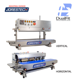 Mostrando la posición vertical y horizontal de la selladora continua de banda JORES TECHNOLOGIES® de acero inoxidable de izquierda a derecha. El logotipo de doble ajuste con flechas indica que esta selladora de bolsas de sobremesa puede utilizarse para aplicaciones verticales y horizontales.