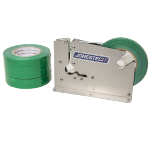 Un cerrador de bolsas de acero inoxidable junto a 10 rollos de cinta adhesiva verde
