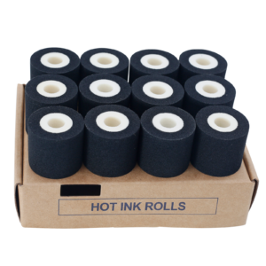 Paquete de 12 rollos de tinta caliente negra de 32 mm colocados sobre su caja original de cartón