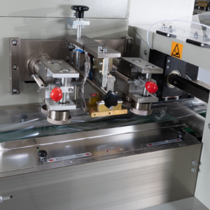 Envolvedora horizontal automática invertida Max– 300 mm