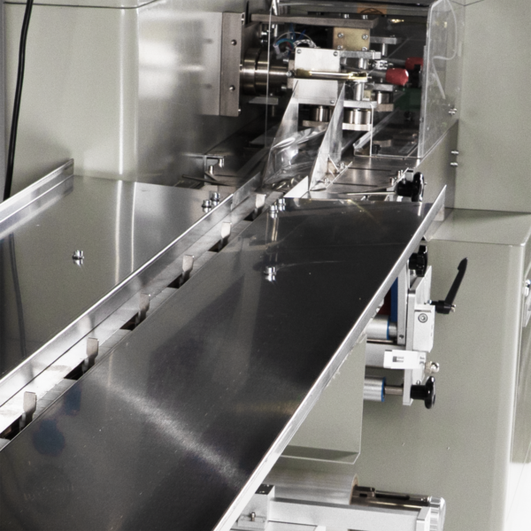Envolvedora horizontal automática con alimentador de película invertido