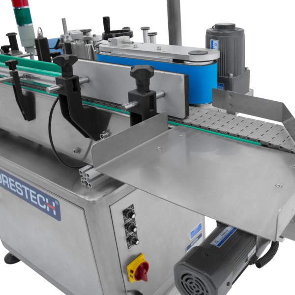 primer plano del aplicador automático de etiquetas de acero inoxidable de JORES TECHNOLOGIES®