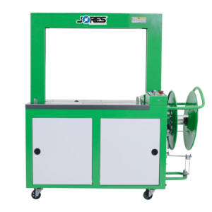 Parte frontal de una máquina automática de flejado de polipropileno verde y gris JORES TECHNOLOGIES® sin cinta instalada