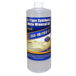 Una botella de plástico de 1 cuarto con etiqueta azul de aceite mineral blanco sintético