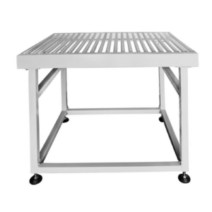 mesa transportadora de rodillos por gravedad plateada con patas negras