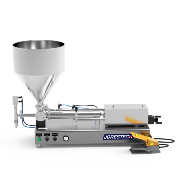 Una máquina llenadora de pasta de alta viscosidad JORES TECHNOLOGIES® con pedal de pie. El llenador de pistón está fabricado en acero inoxidable y tiene un pedal de pie amarillo y gris apoyado en el lateral.