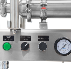 Primer plano del panel de control de la llenadora de pistón JORES TECHNOLOGIES®