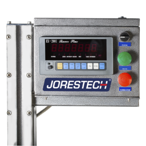 Primer plano del panel de control digital del llenador de peso neto para líquidos JORES TECHNOLOGIES®