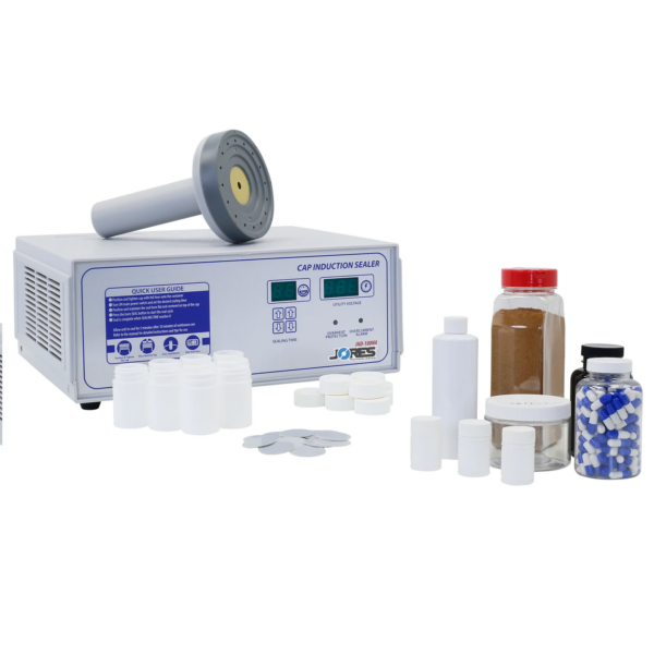 Máquina manual de sellado por inducción a la izquierda y varios envases de plástico sellados con liners de inducción a la derecha