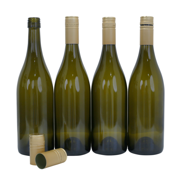 cuatro botellas de vino verdes con tapas metálicas doradas
