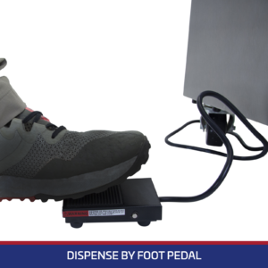 Muestra el pedal de pie del llenador volumétrico JORES TECHNOLOGIES® siendo presionado por alguien. El texto inferior dice