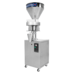 Llenadora volumétrica semiautomática JORES TECHNOLOGIES® de acero inoxidable para productos granulares de flujo libre en vista diagonal sobre fondo blanco
