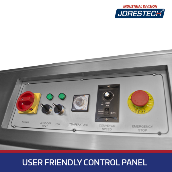 Primer plano del panel de control del túnel térmico de retractilado. Hay texto blanco sobre fondo azul que dice “Panel de control fácil de usar”