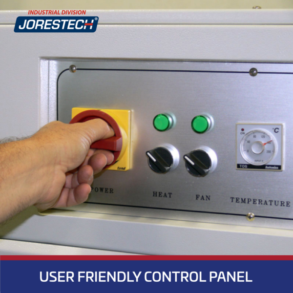 Primer plano del panel de control del túnel de termorretracción para envoltura con calor. Hay texto blanco sobre fondo azul que dice “User Friendly Control Panel”