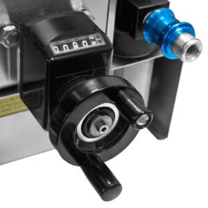 Primer plano que muestra el detalle del ajustador de volumen de llenado de un llenador volumétrico de pistón JORES TECHNOLOGIES®