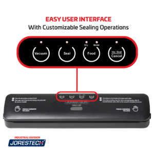 Selladora al vacío negra JORES TECHNOLOGIES® sobre un fondo blanco. Un título rojo dice Easy User Interface, con letras negras debajo que dicen with customixzable sealing operations. El panel de control está proyectado y ampliado, mostrando algunos de sus botones.