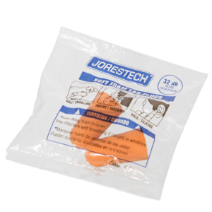 Primer plano que muestra el empaque de un set de tapones para oídos JORESTECH. Se utiliza una bolsa transparente que incluye instrucciones de uso y también una advertencia para mantenerlos fuera del alcance de los niños.