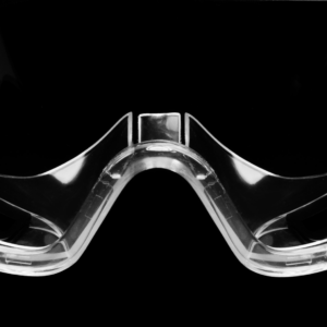 Vista en primer plano del puente nasal de las gafas de seguridad JORESTECH sobre fondo negro