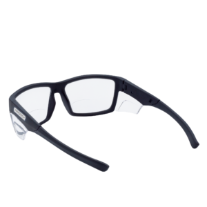 Vista diagonal de unas gafas de lectura de seguridad bifocales JORESTECH con protectores laterales para protección contra impactos fuertes. Estas gafas de seguridad tienen montura negra y lentes transparentes de policarbonato.