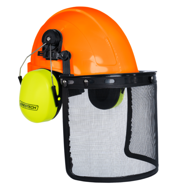 Casco de seguridad estilo gorra naranja con orejeras verdes montables y pantalla facial de malla