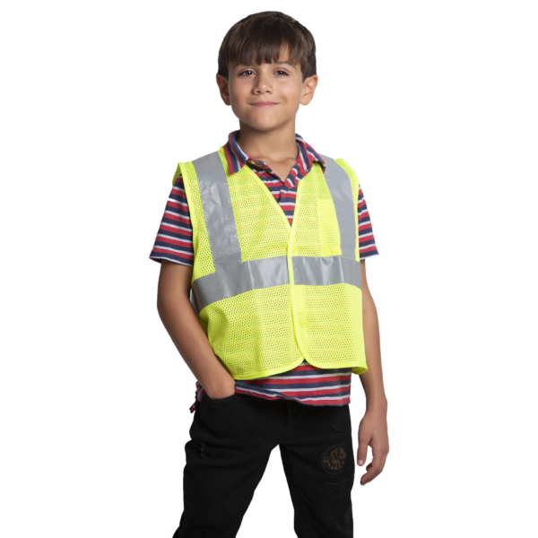 Niño que lleva un chaleco de seguridad JORESTECH de alta visibilidad color lima sobre su ropa