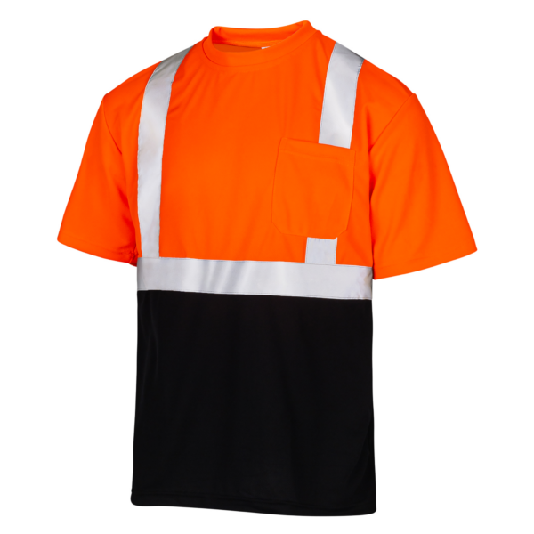 Camiseta de seguridad naranja y negra con franjas reflectantes y un bolsillo en el pecho