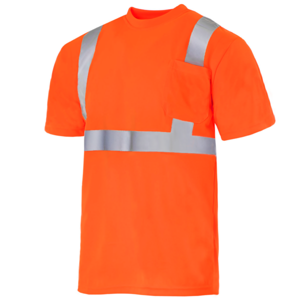 Vista diagonal de la camisa de seguridad reflectante hi-vis naranja con bolsillo
