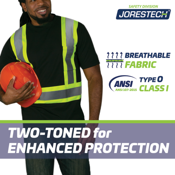 Un hombre lleva la camisa de seguridad negra Jorestech con franjas reflectantes y amarillas. Los iconos indican: tejido transpirable y ANSI Tipo O clase 1. Diseño de dos tonos para una protección reforzada.
