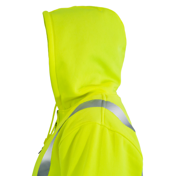 Primer plano que muestra la capucha de la sudadera de seguridad JORESTECH con franjas reflectantes
