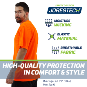 Hombre vistiendo la camiseta de seguridad naranja de alta visibilidad JORESTECH sobre fondo blanco, íconos azules y verdes indican absorción de humedad, material elástico, tejido transpirable, protección de alta calidad con comodidad y estilo.