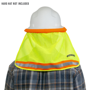 Vista trasera de una persona que lleva un casco de seguridad de ala completa con protector de nuca reflectante.