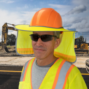 Imagen de un hombre usando un casco de seguridad naranja de ala completa con un protector solar JORESTECH instalado mientras trabaja en una construcción en la carretera