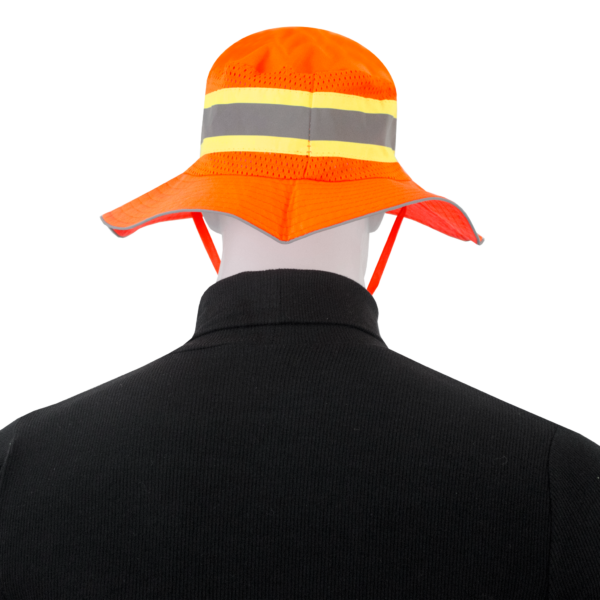 Vista trasera de un maniquí que lleva un sombrero boonie de seguridad JORESTECH de alta visibilidad color naranja con franjas reflectantes y verde lima
