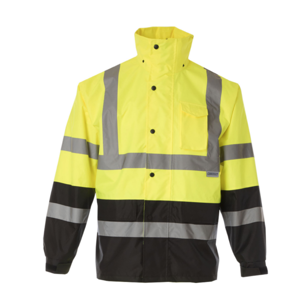 Vista frontal de una chaqueta impermeable JORESTECH de alta visibilidad en amarillo y negro con tiras reflectantes de 2 pulgadas y capucha