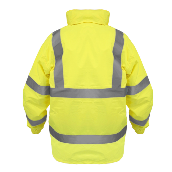 Vista trasera de una chaqueta de lluvia amarilla de alta visibilidad JORESTECH con franjas reflectantes de 2 pulgadas y capucha oculta