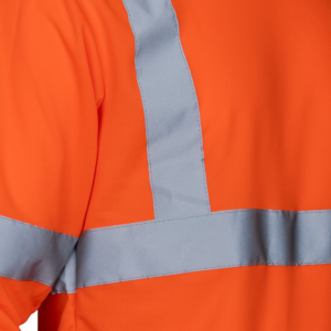 Camiseta de seguridad de manga larga con franjas reflectantes y capucha