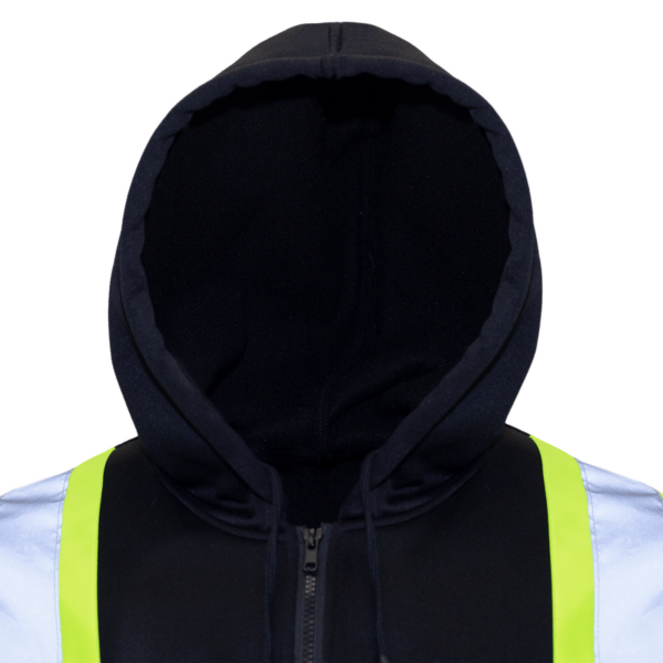 Primer plano para mostrar la capucha ajustable del suéter de seguridad JORESTECH con franjas reflectantes