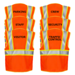 Imagen de 6 chalecos de seguridad JORESTECH en naranja y lima impresos sobre fondo blanco. Cada chaleco tiene un estampado diferente que dice: control de tráfico, seguridad, visitante, estacionamiento, personal y equipo.