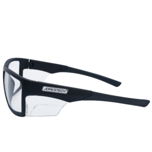 La imagen muestra una vista lateral de unas gafas de seguridad JORESTECH con protector lateral transparente para protección contra impactos fuertes. Estas gafas de seguridad con protectores laterales transparentes cumplen con ANSI y tienen montura negra y lentes de policarbonato transparente. El fondo de la imagen es blanco