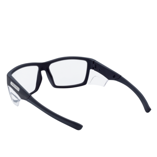 La imagen muestra una vista posterior de un gafas de seguridad JORESTECH con protección lateral transparente para protección de alto impacto. Estas gafas de seguridad con protectores laterales transparentes cumplen con ANSI y tienen montura negra y lentes transparentes de policarbonato. El fondo de la imagen es blanco