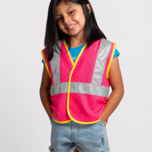 Niña usando el chaleco de seguridad de malla de alta visibilidad JORESTECH rosa para niños con tiras reflectantes de 2 pulgadas